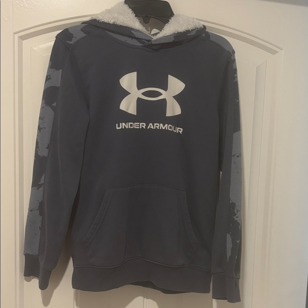 Under Armour Boys Hoodie Size M Navy Blue Camo Sleeve Logo Sweatshirt
